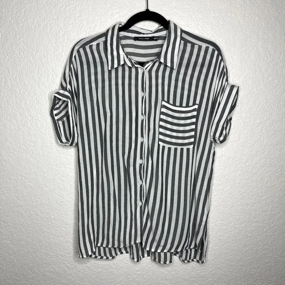 SOLD ON EBAY DOE + Rae Womens Gray and White Striped Button Up Top Size M - Picture 1 of 7